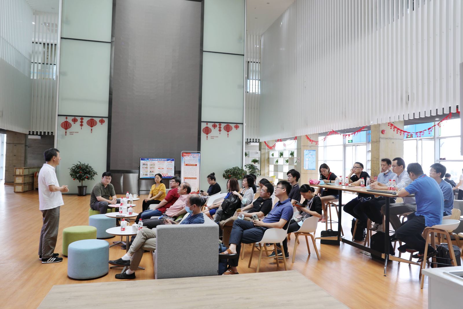 公司召开骨干教师交流座谈会
