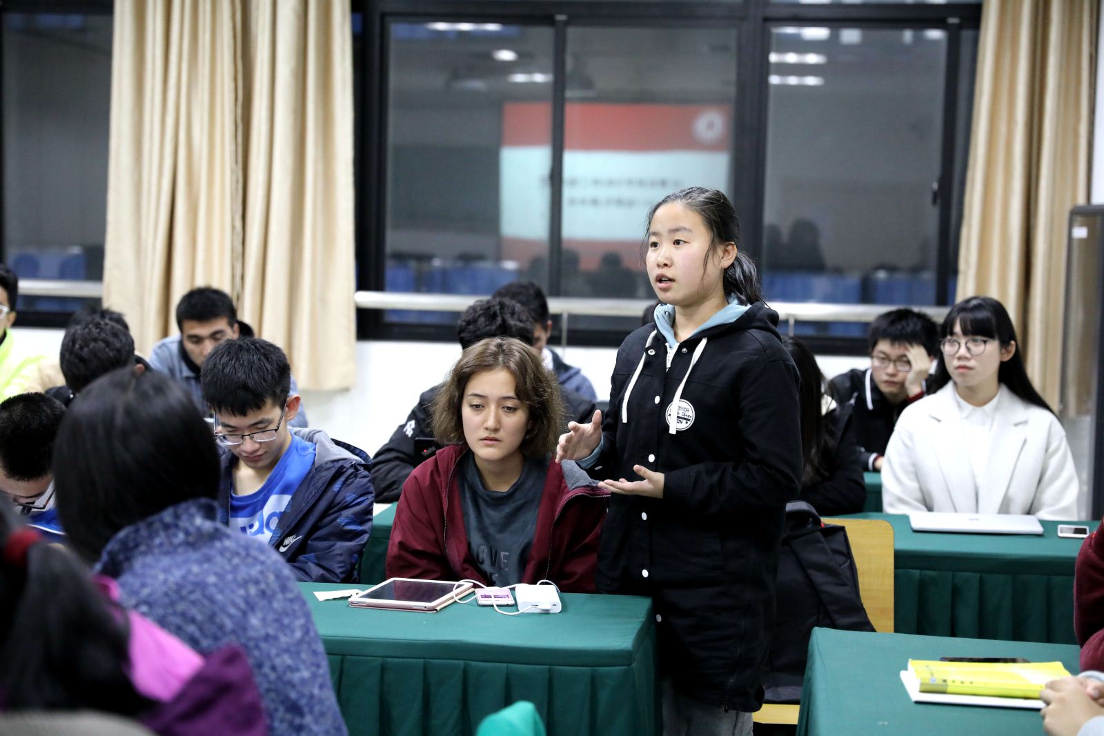 师生沟通 携手共进——计算机科学与公司召开2017级本科新生座谈会