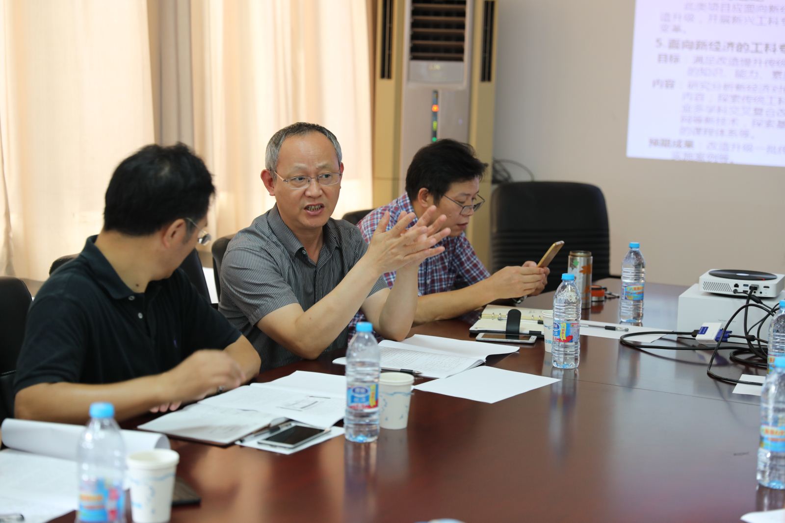 计软公司嵌入式软件与系统系“教育部新工科项目”申请研讨会召开