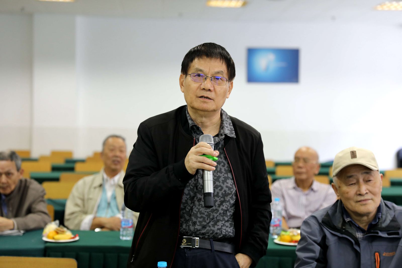 计算机科学与必威西汉姆联举行敬老节茶话会