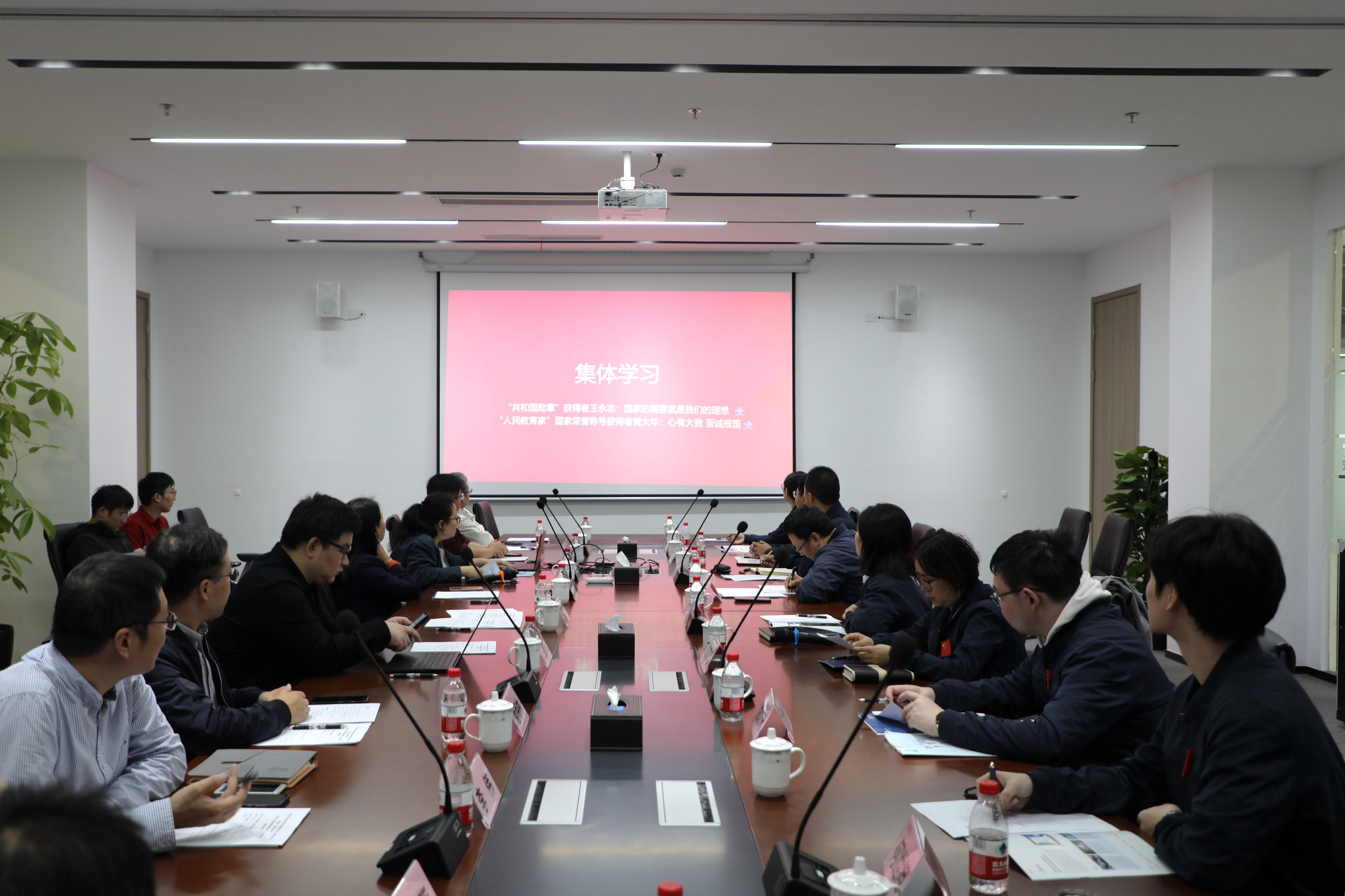 集体学习.JPG 集体学习.JPG