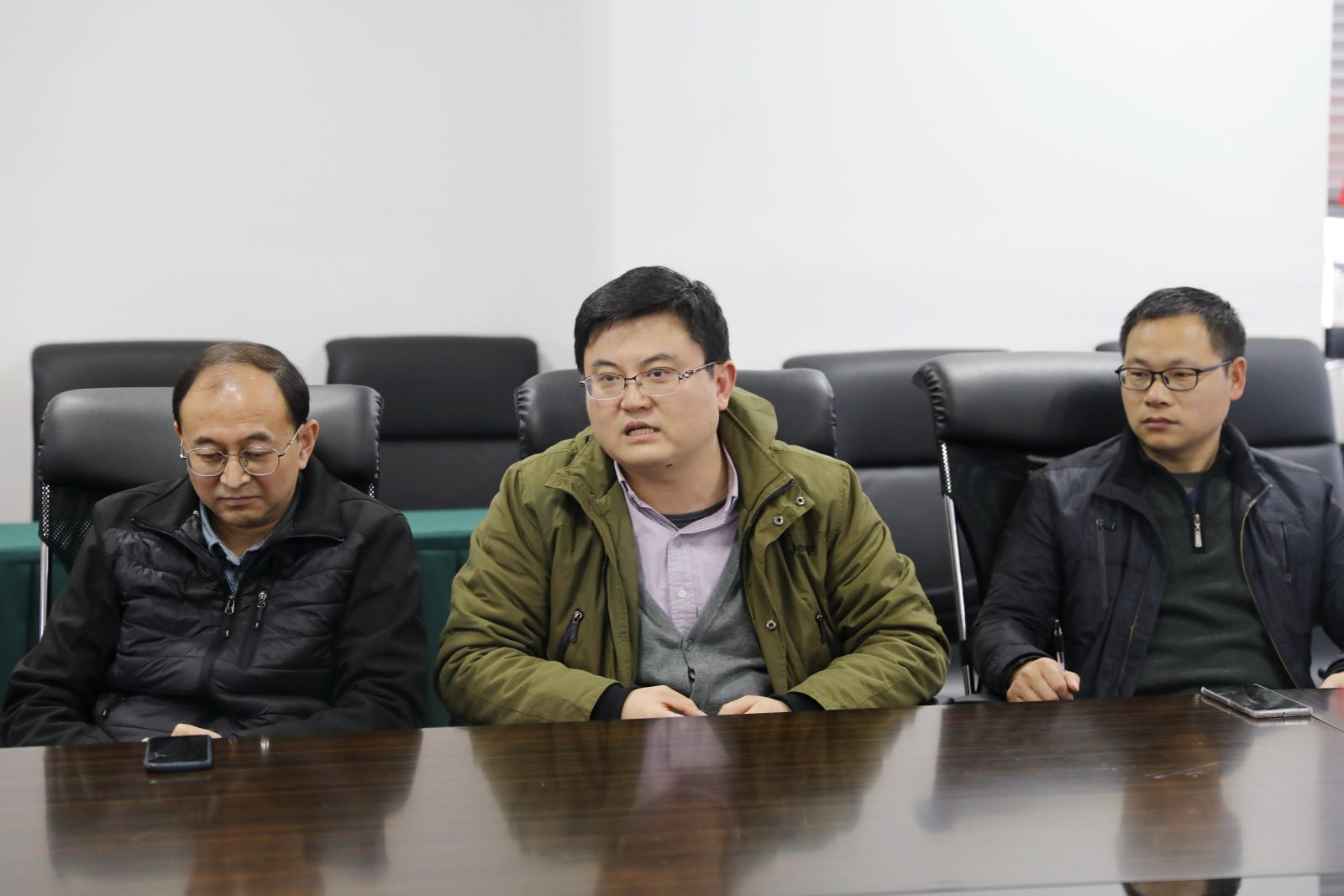 计算机科学与公司召开教授座谈会