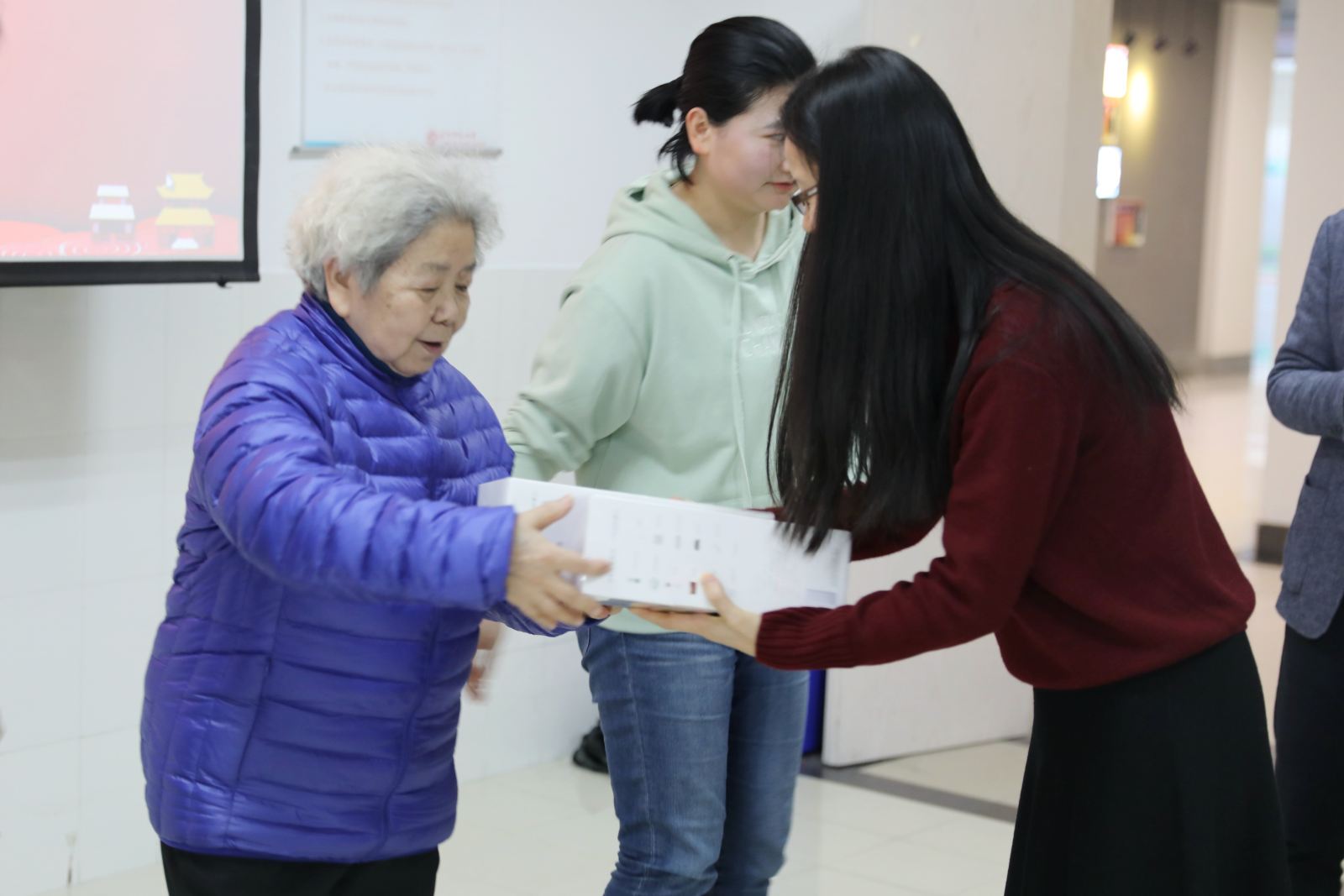 知否知否，计软公司新老教师共度2019新年茶话会！