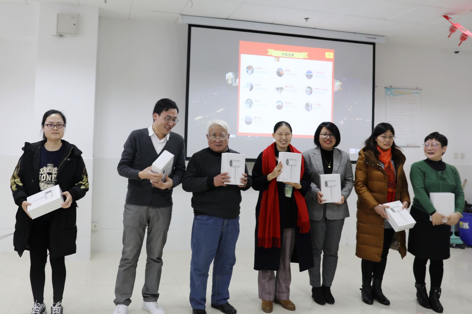 知否知否，计软公司新老教师共度2019新年茶话会！