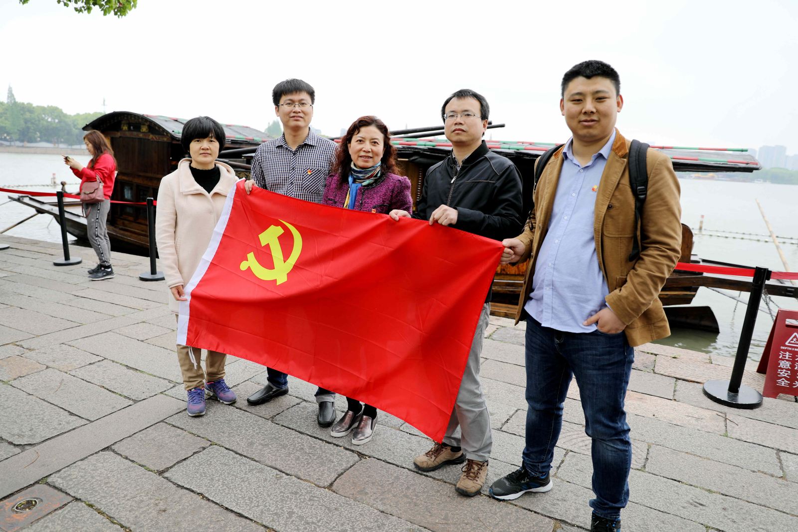学习“红船精神”  不忘初心 牢记使命 --华东师大计算机科学与公司党委与市科委计划处党支部赴嘉兴南湖学习