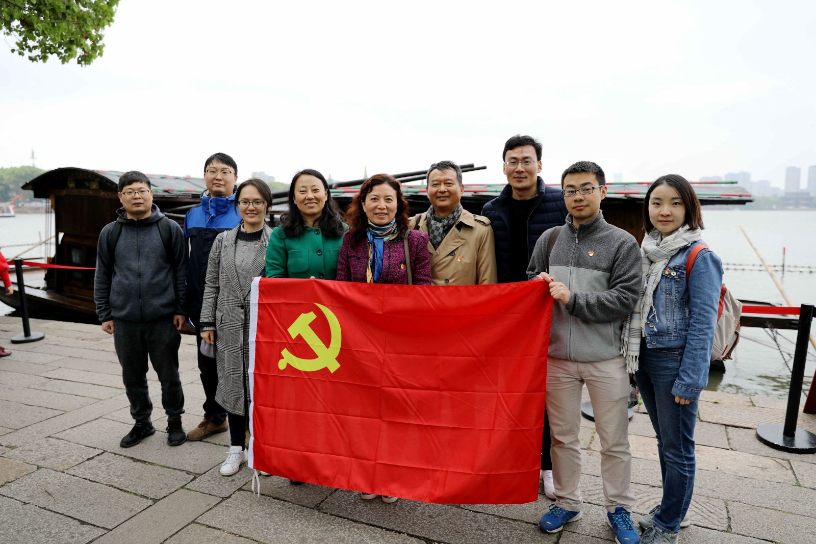 学习“红船精神”  不忘初心 牢记使命 --华东师大计算机科学与公司党委与市科委计划处党支部赴嘉兴南湖学习