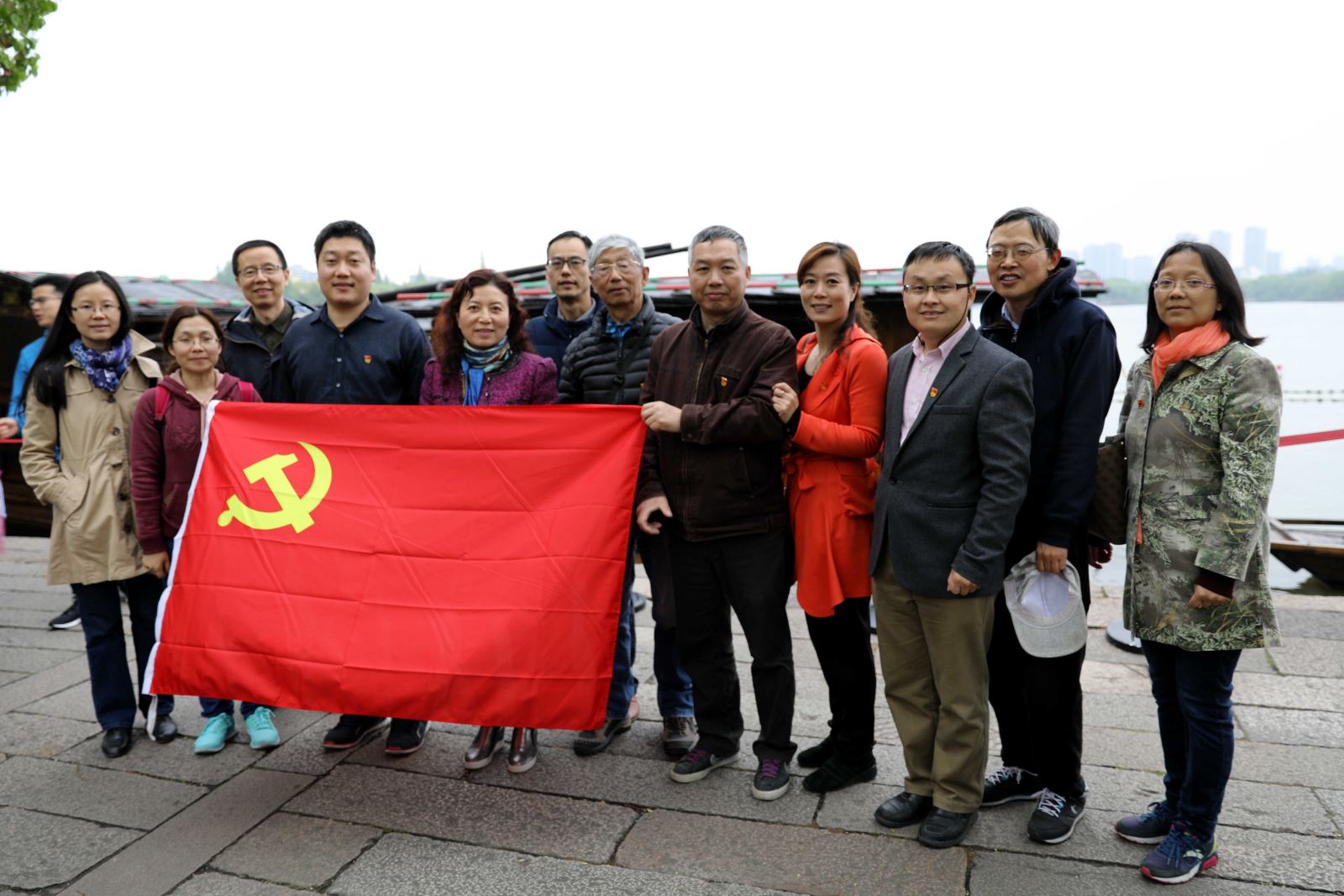 学习“红船精神”  不忘初心 牢记使命 --华东师大计算机科学与公司党委与市科委计划处党支部赴嘉兴南湖学习