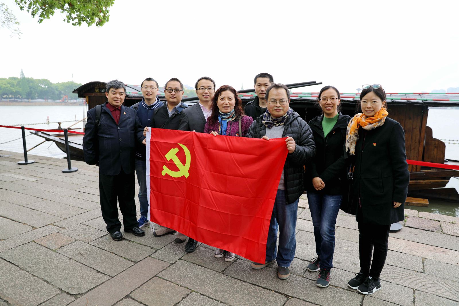 学习“红船精神”  不忘初心 牢记使命 --华东师大计算机科学与公司党委与市科委计划处党支部赴嘉兴南湖学习