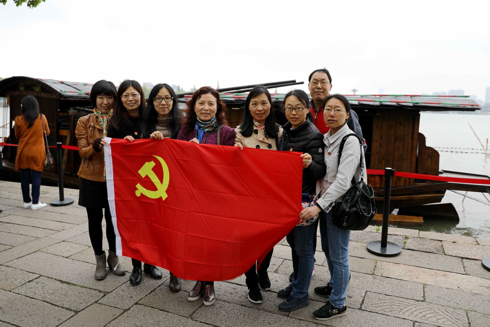 学习“红船精神”  不忘初心 牢记使命 --华东师大计算机科学与公司党委与市科委计划处党支部赴嘉兴南湖学习