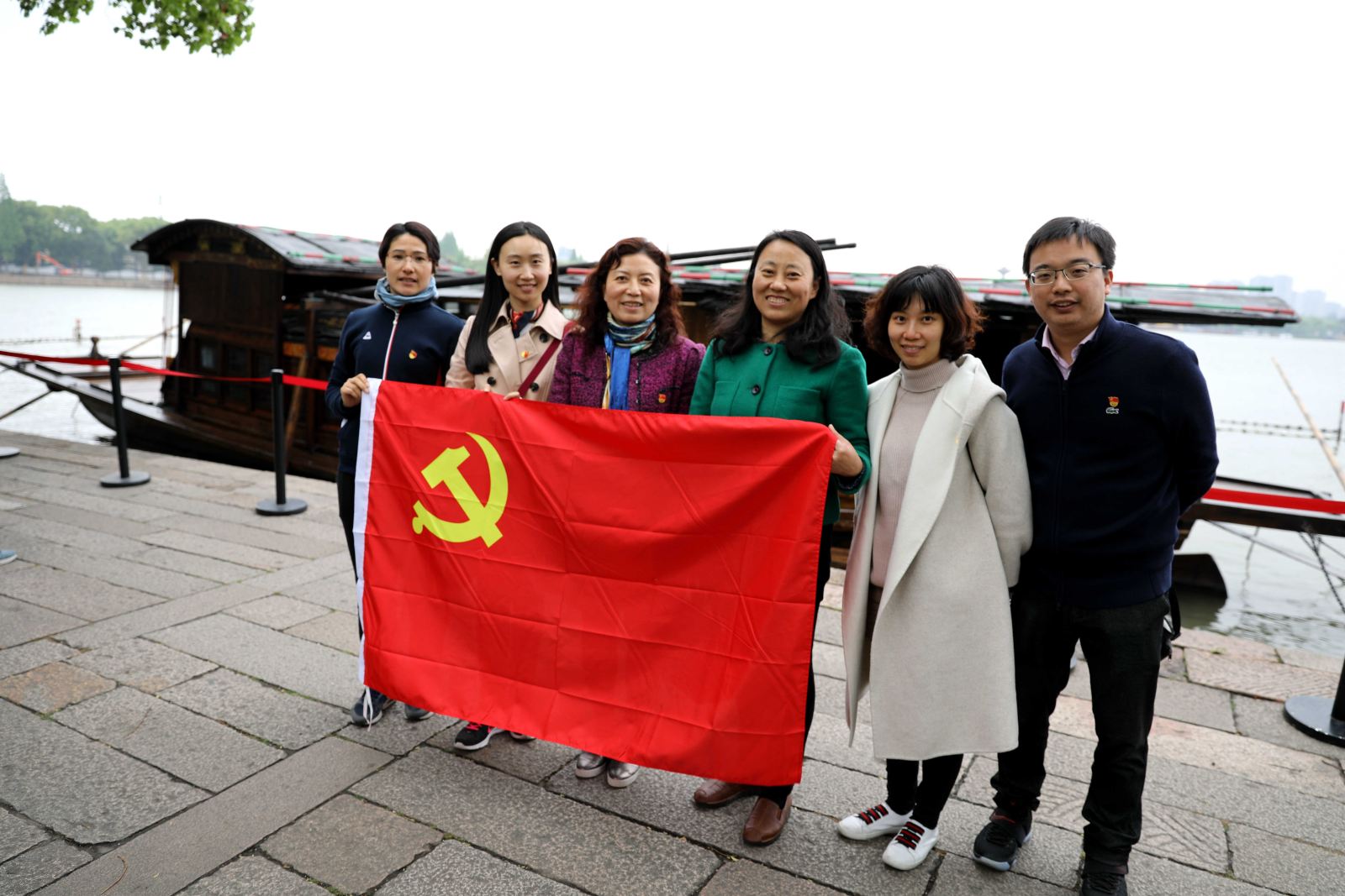 学习“红船精神”  不忘初心 牢记使命 --华东师大计算机科学与公司党委与市科委计划处党支部赴嘉兴南湖学习
