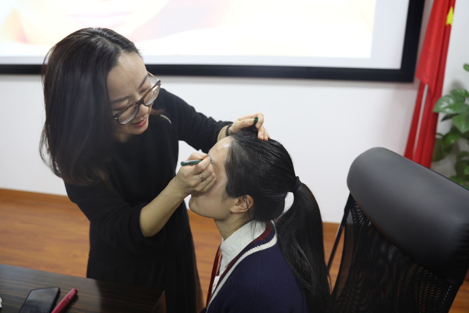 计软公司女教师的华丽变身，你期待吗？