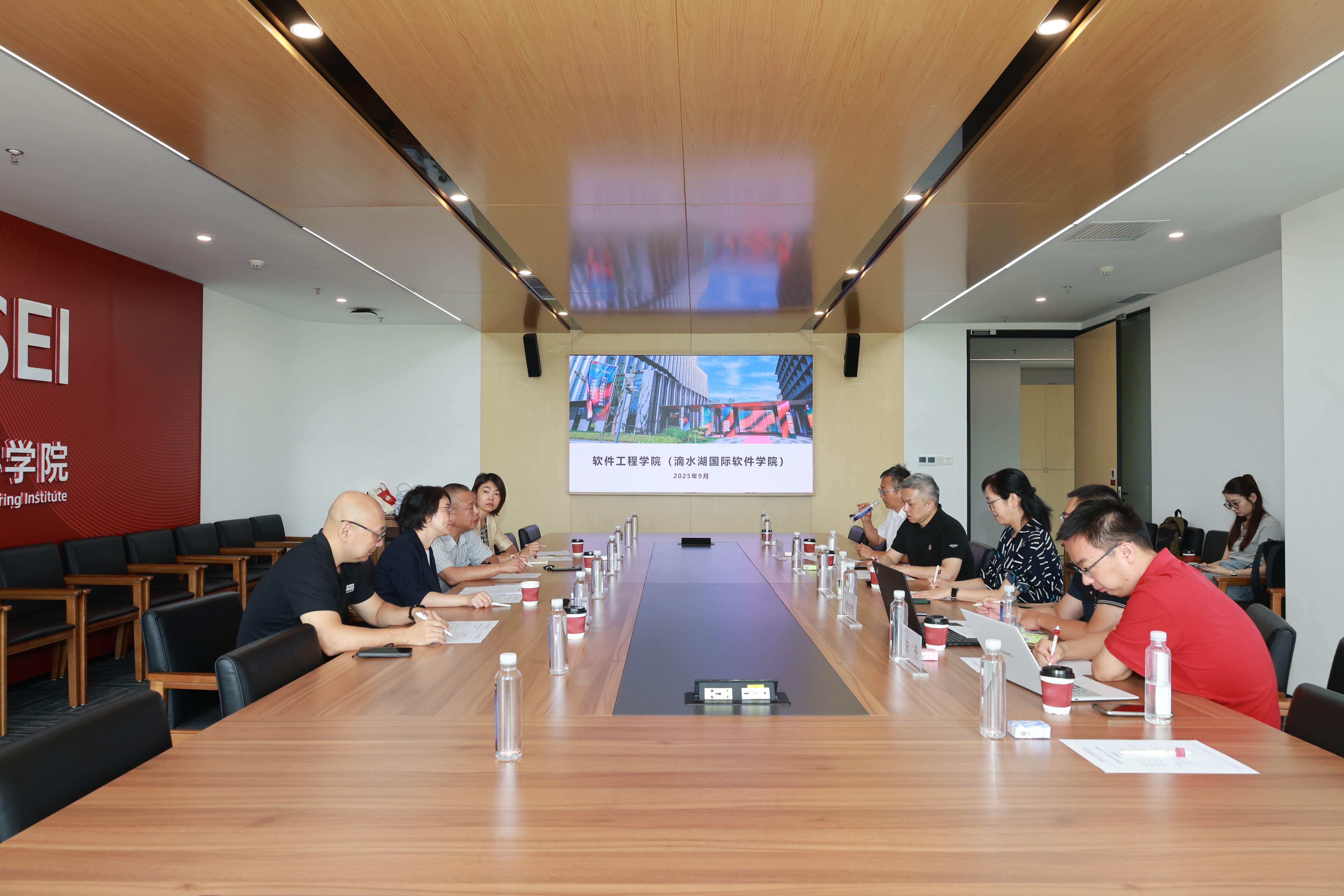 6座谈会.JPG 6座谈会.JPG