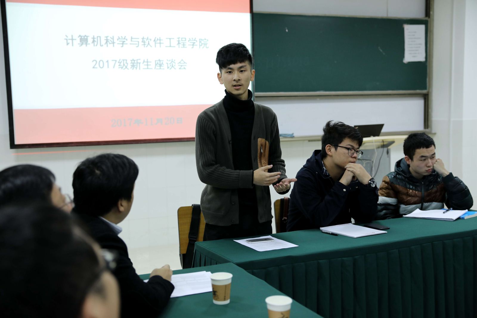 师生沟通 携手共进——计算机科学与公司召开2017级本科新生座谈会